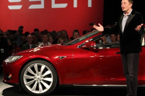 Tesla-Luncurkan-Mobil-Listrik-Murah